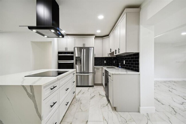 Building Photo - 4910 N Darby Ave