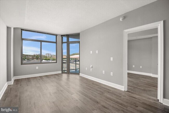 Building Photo - 3600 S Glebe Rd