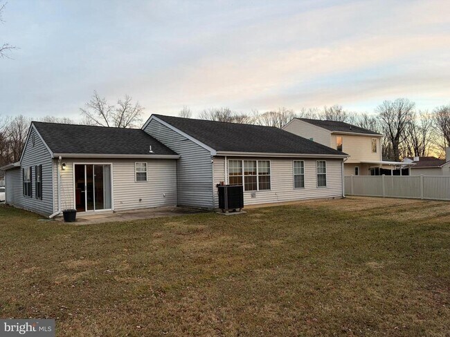 Building Photo - 424 Crisfield Dr