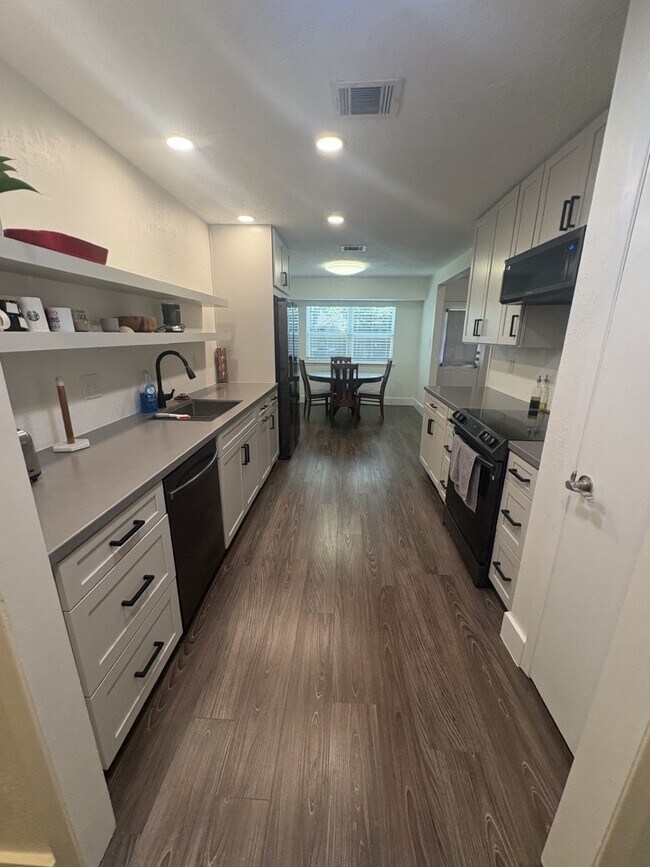 Building Photo - 22419 Deville Dr