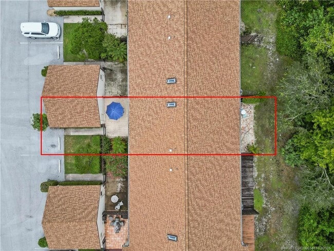 Building Photo - 1544 SW Silver Pine Way