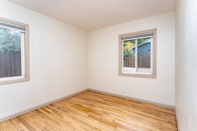 Building Photo - 1005 Norwood Ave