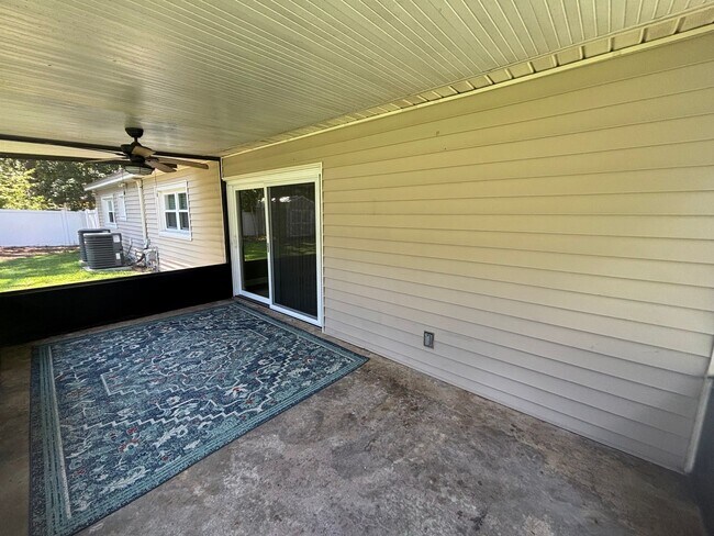 Building Photo - Beautifully Remodeled Home / Plenty of Add...