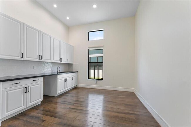 Building Photo - 9626 Vescovato Way