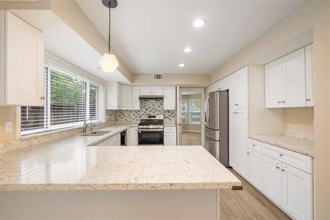 Building Photo - 2207 Brook View Ln