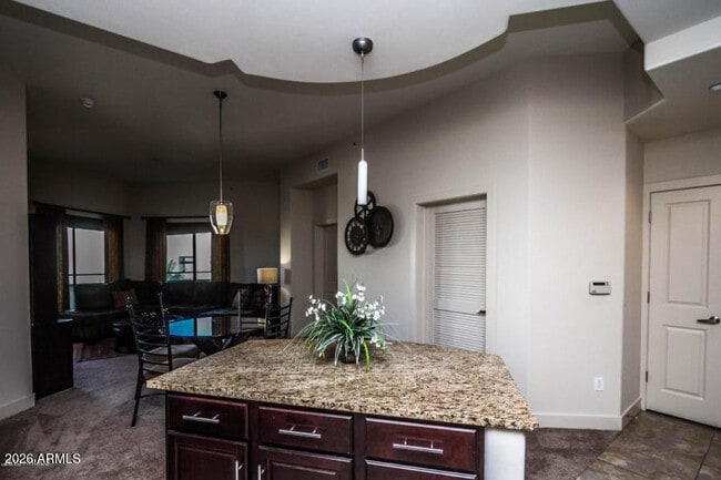 Building Photo - 945 E Playa Del Norte Dr
