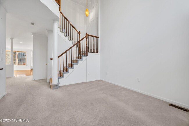 Building Photo - 82 Demarest Dr