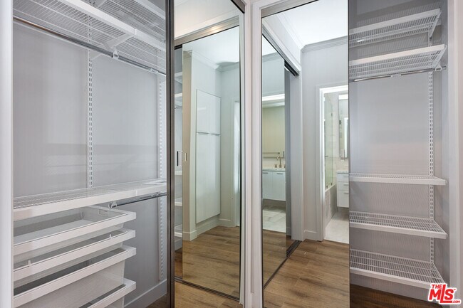 Building Photo - 12320 Montana Ave