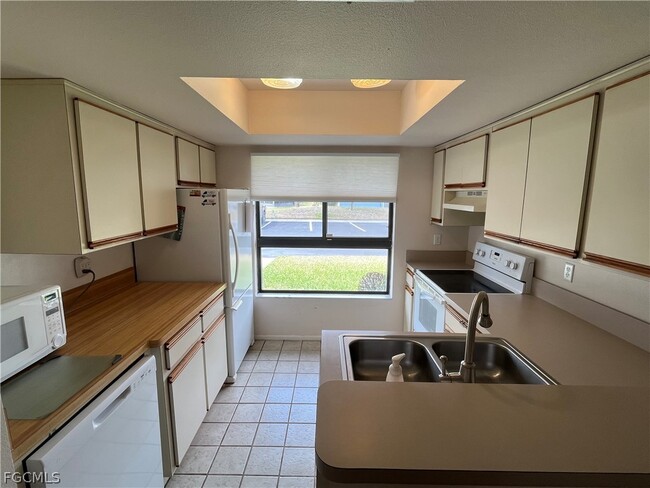 Building Photo - 1041 River Run Rd