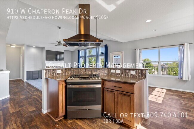 Building Photo - 910 W Chaperon Peak Dr