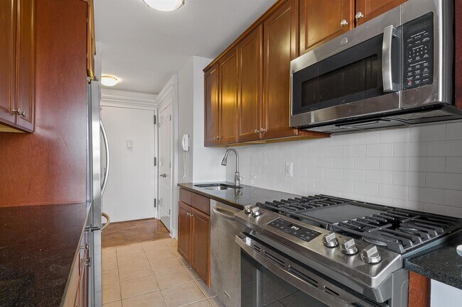 Building Photo - 500 Central Ave