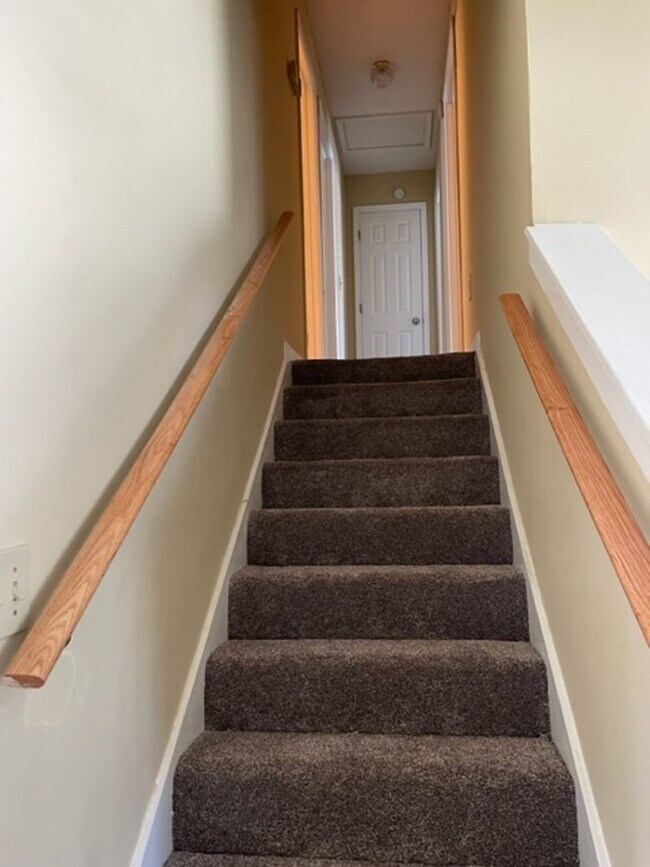 Building Photo - 2110 Lown Farm Ln