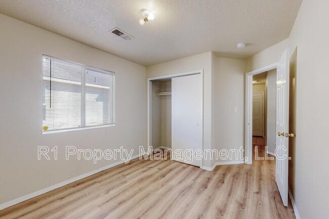 Building Photo - 3473 Martin Meadows Dr NE