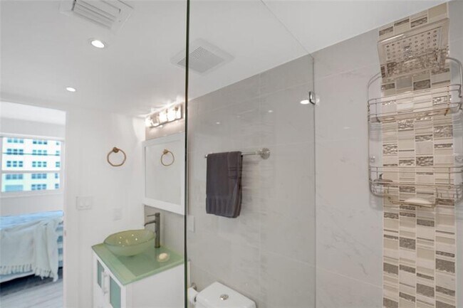 Building Photo - 3430 Galt Ocean Dr