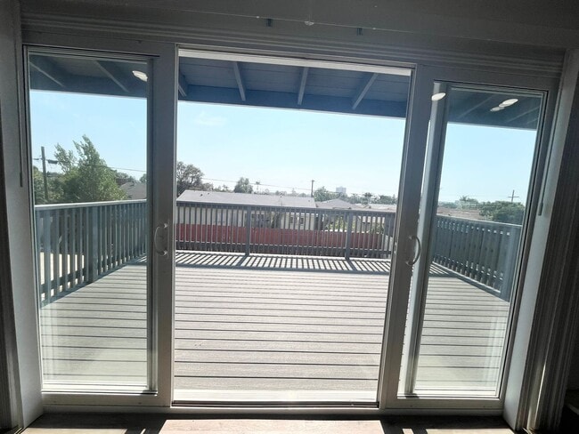 Building Photo - Modern 3-Bedroom Townhome in Chula Vista –...