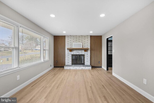 Building Photo - 3887 Shadywood Dr