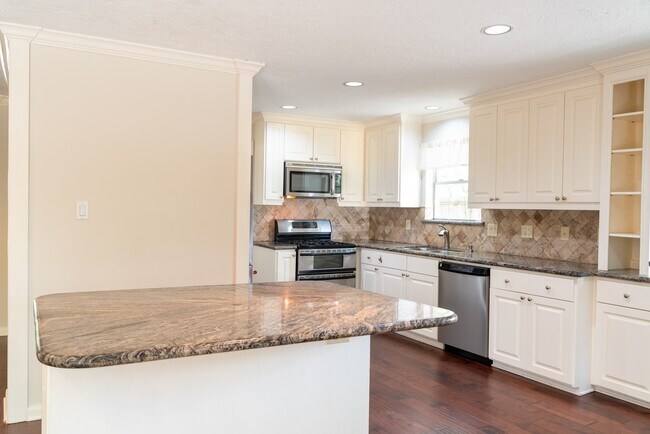 Building Photo - 1704 Crystal Hills Dr