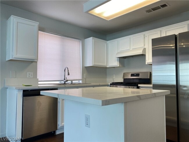 Building Photo - 1904 Cedar Bluffs Way