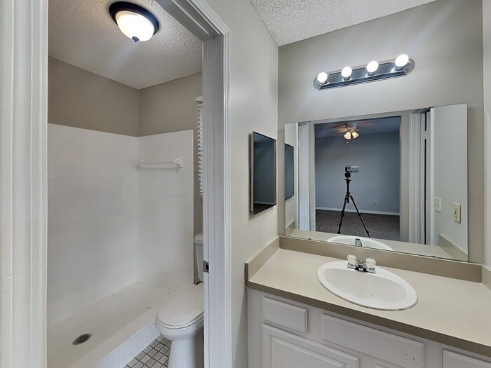 Building Photo - 6235 Cranberry Ln E