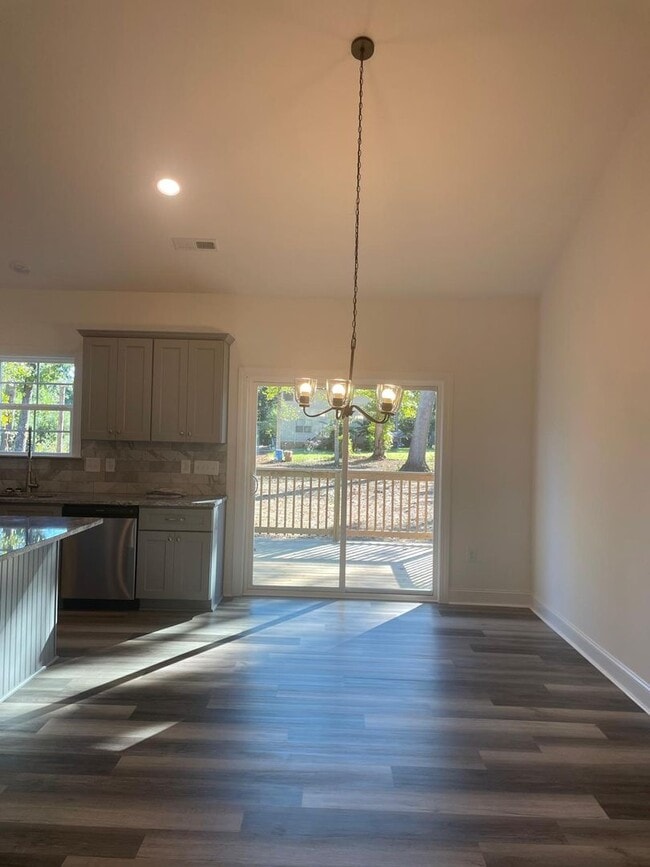 Building Photo - 205 Martingale Dr