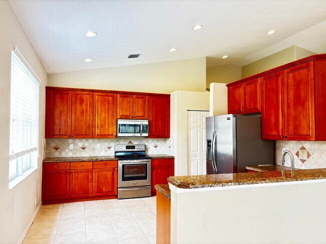 Building Photo - 2679 SE Castle Pine Pl