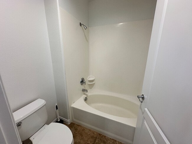 Building Photo - Guard Gated 2 Bed/2 Bath Condo w/Resort St...