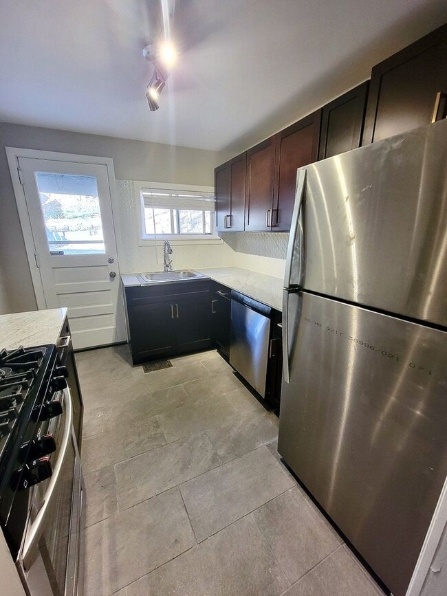 Building Photo - *** Mt. Washington Two Bedroom Duplex for Rent * Large Yard * Private Patio * Fully Renovated * W...