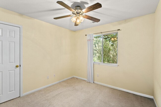 Building Photo - 5950 Mesa Verde Cir
