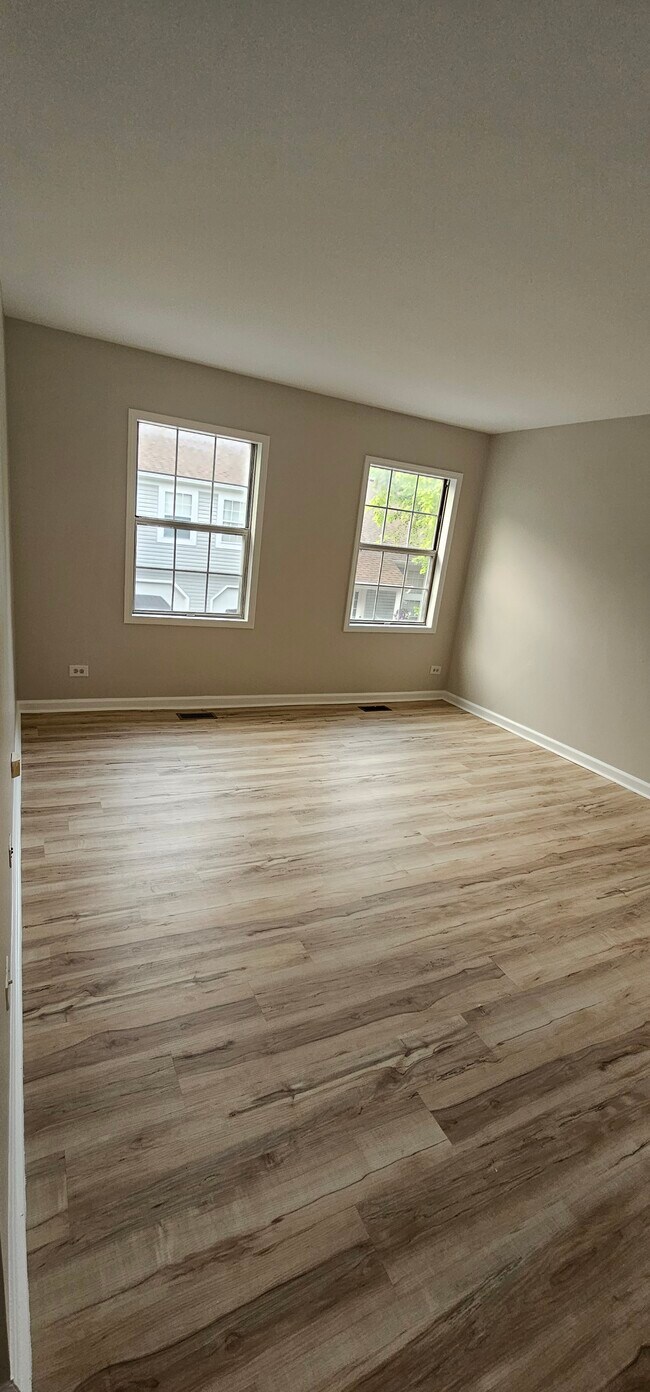 Building Photo - 115 Hazelnut Dr