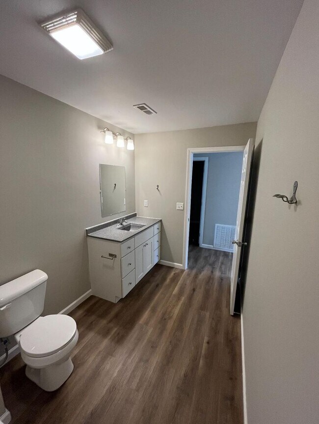 Building Photo - 2 bed 1 bath apartment in Jackson, MO