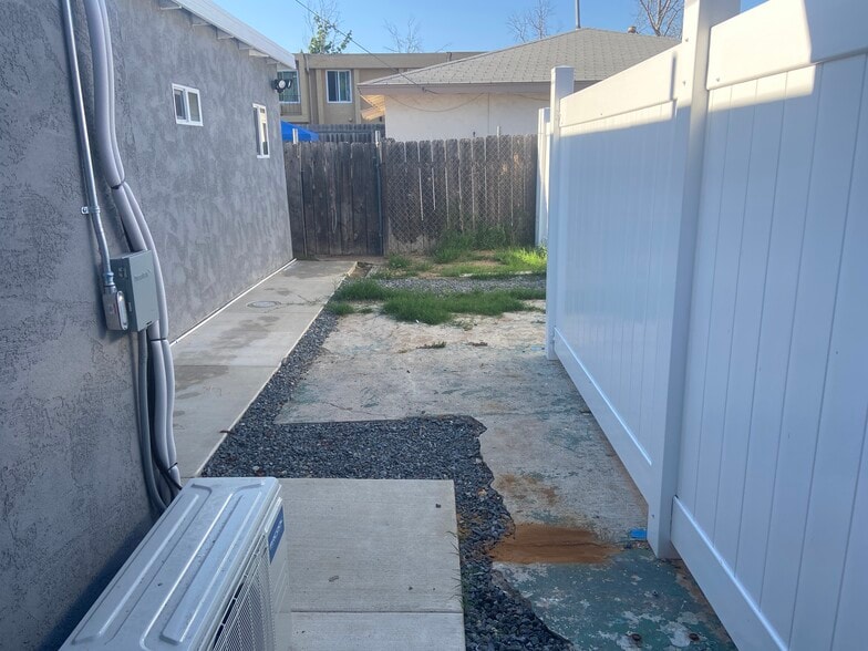 Building Photo - 7644 Church St