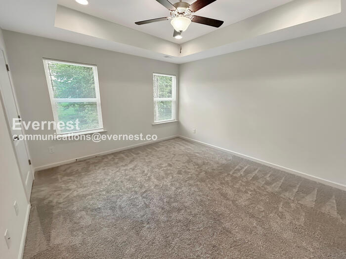 Building Photo - 503 N Linwood Ave