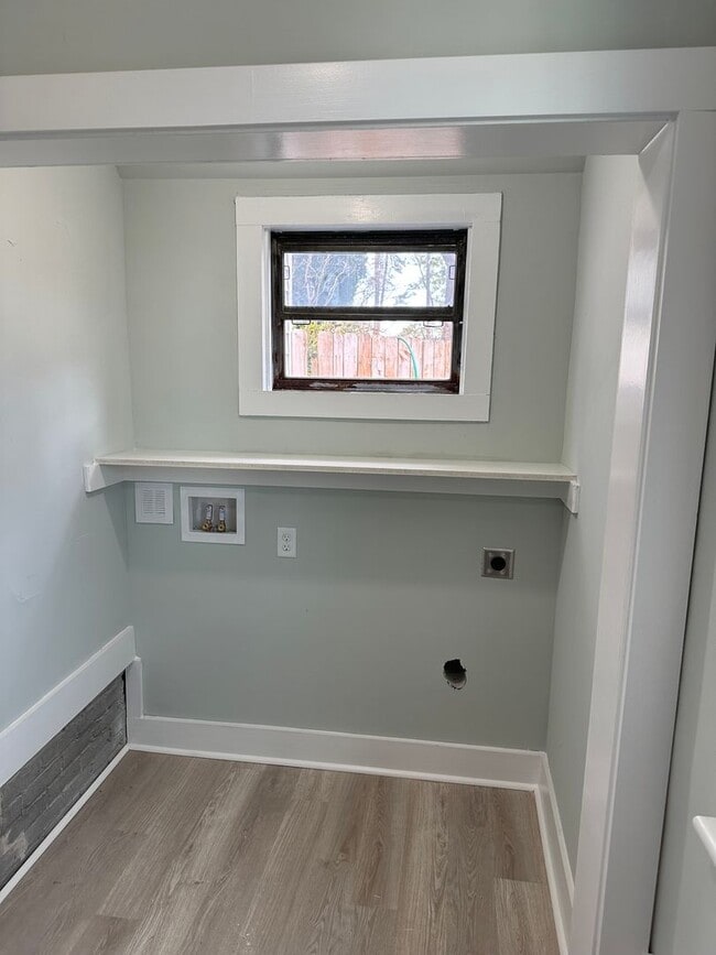Building Photo - Beautifully Remodeled 4-bedroom Cape Cod -...