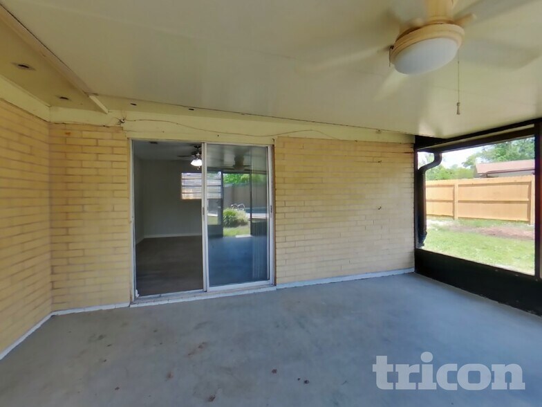 Building Photo - 671 Custer Cir