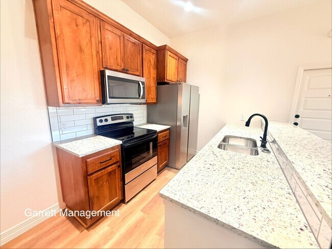 Building Photo - Newly Built Duplex For Rent!