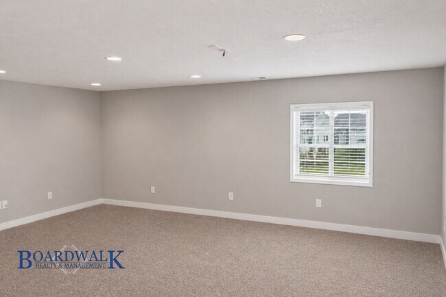 Building Photo - Large Herriman 3 Bed 2 Bath Town Home!