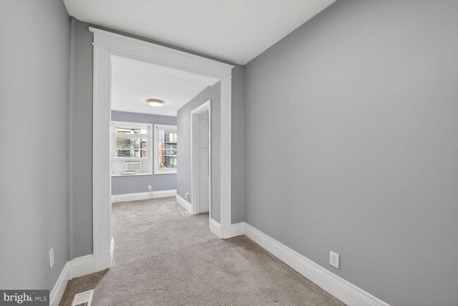 Building Photo - 632 Franklin St NE