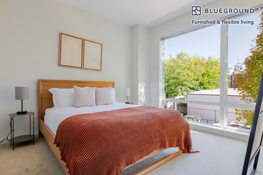 Building Photo - 240 Sidney St