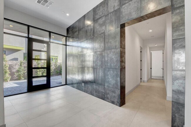 Building Photo - MacDonald Highlands Beauty With Awesome Views