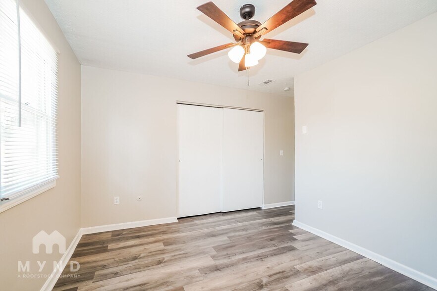 Building Photo - 1484 Willow View Dr