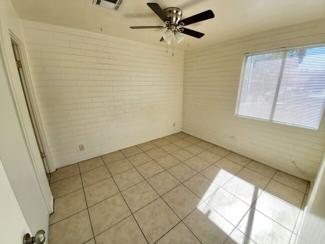 Building Photo - 1608-1610 W. Becker Lane