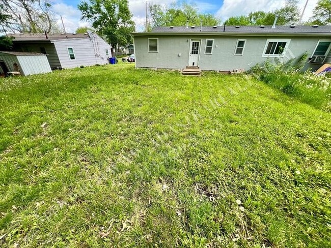 Building Photo - Cozy 2 Bed 1 Bath Duplex in OLATHE-Coming SOON!!