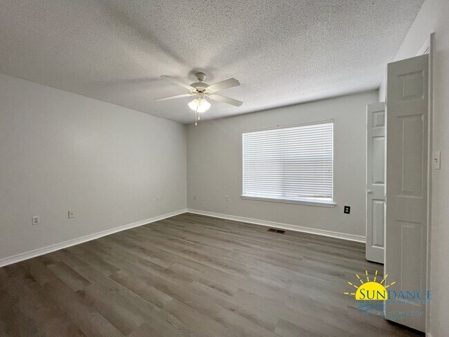 Building Photo - Spacious 2 Bedroom Townhouse near Hurlburt...