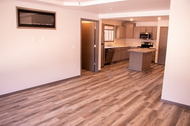 Building Photo - Pet Friendly 2bed Located on Southside Eau...