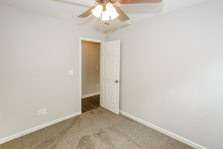 Building Photo - 15745 Lakepoint Forest Dr