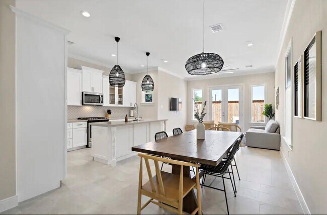 Building Photo - 3703b Bolin Rd