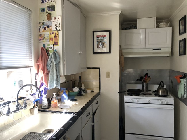 Building Photo - 343 E Thomson Ave