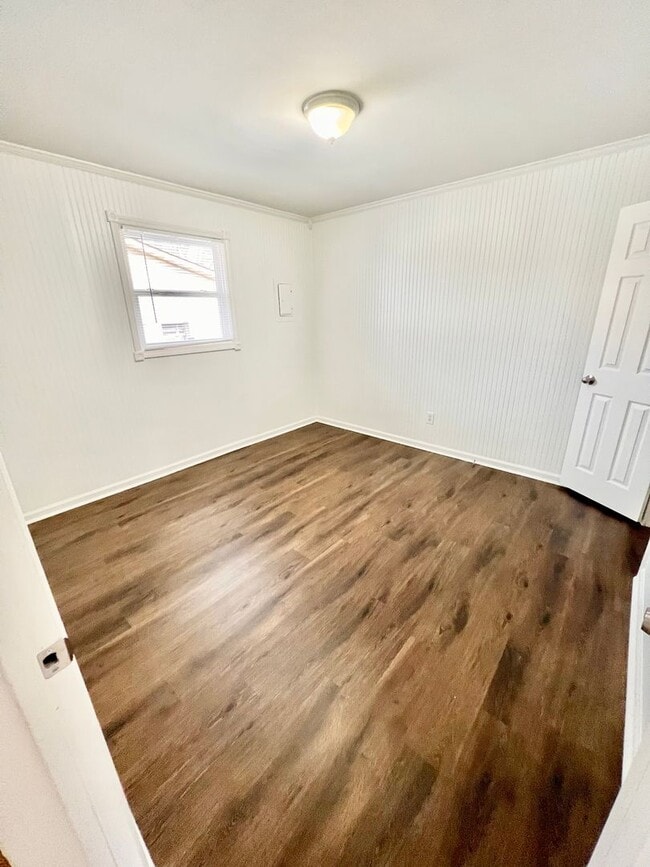 Building Photo - Available Now! 2 bed 1 bath Duplex in Madi...