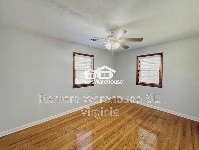 Building Photo - 712 Woodstock Rd