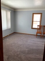 Building Photo - 307 4th St E